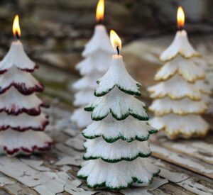 świece świąteczne choinki kolorowe