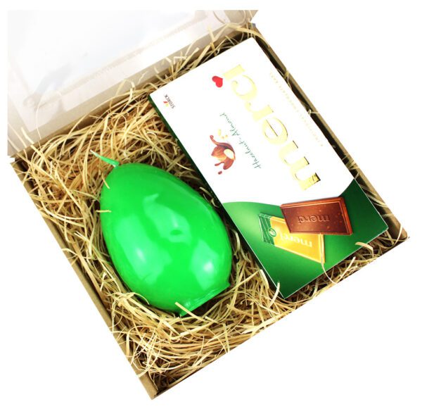 Prezent na Wielkanoc czekolada i świeczka jajko zielone